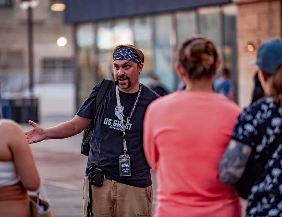 Indianapolis: Crossroads Ghosts Haunted Walking Tour - Indiana Repertory Building and its theatrical ghosts