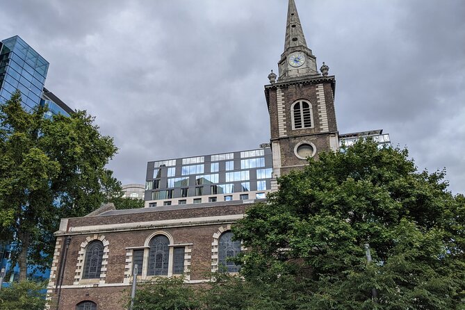 Jack the Ripper Tour in Spanish - Goulston Street and the unanswered questions