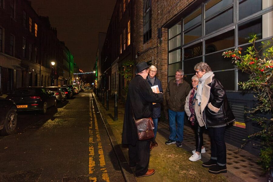 Jack the Ripper Walking Tour: Murder, Mystery, & the Women - Following the five women through Whitechapel
