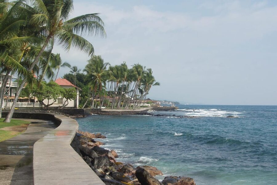 Kailua-Kona: Haunted History Ghost Walking Tour - Kai ‘Opua Canoe Club and the final walk to Kamakahonu Beach