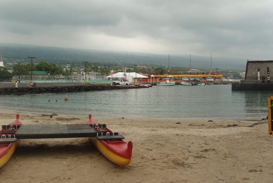 Kailua-Kona: Haunted History Ghost Walking Tour - Kona Inn and the supernatural sports legend