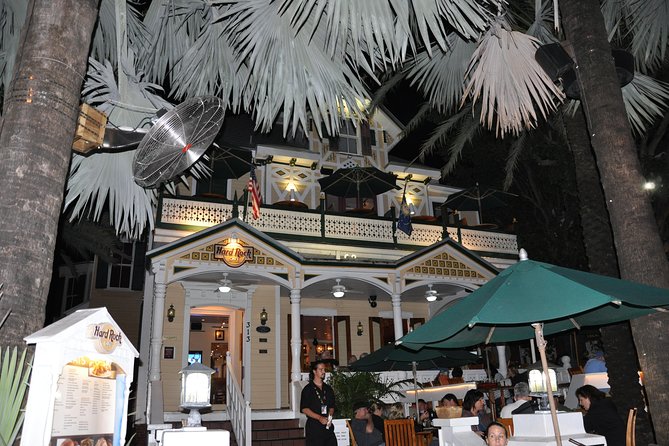 Key West Haunted Pub Crawl and Ghost Tour with Free T-Shirt - The Artist House and the story of Robert the Doll