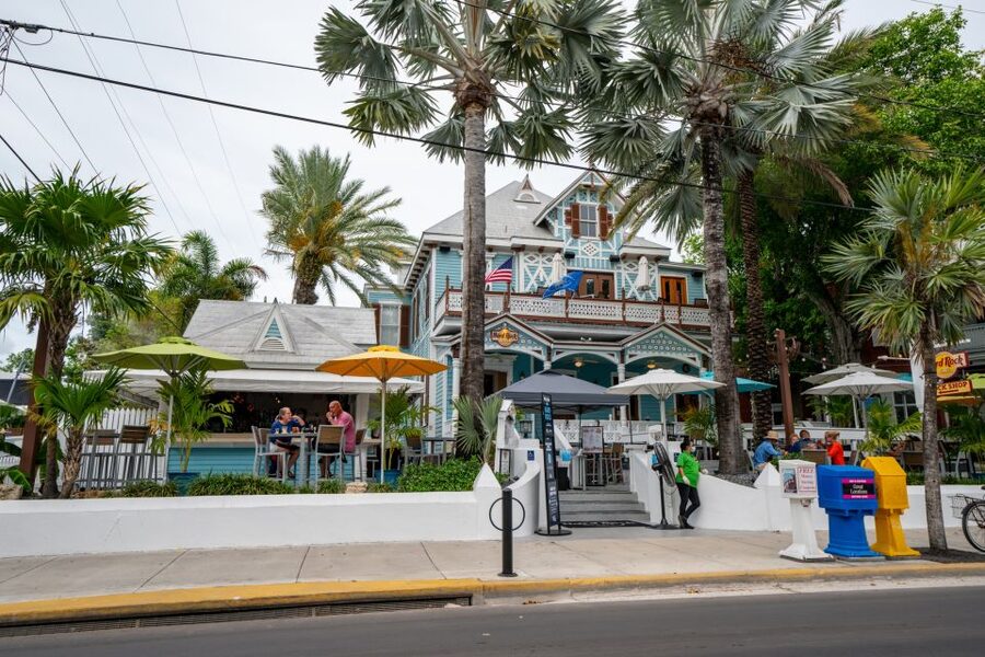 Key West: Haunted Pub Crawl Walking Tour - Artist House and the cursed doll