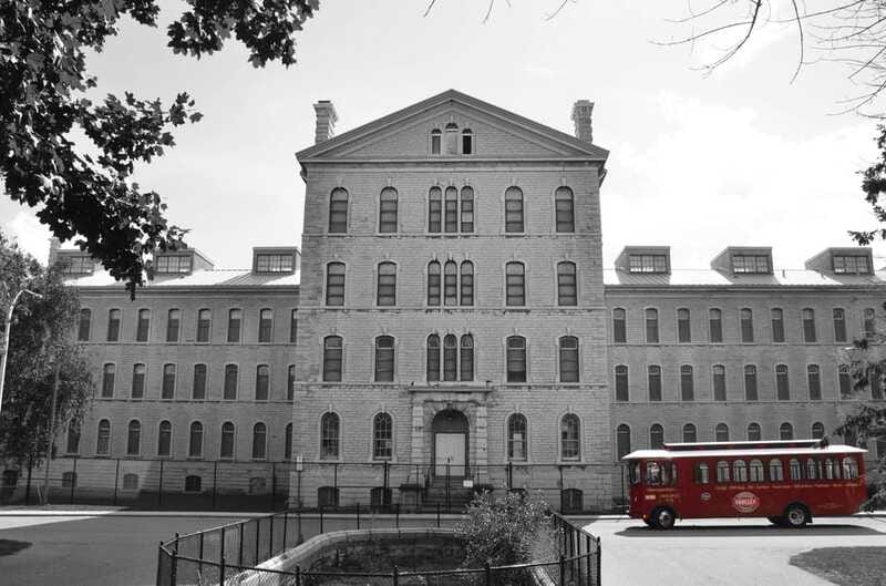 Kingston: Ghosts and Mysteries Trolley Tour - Why the guides matter so much