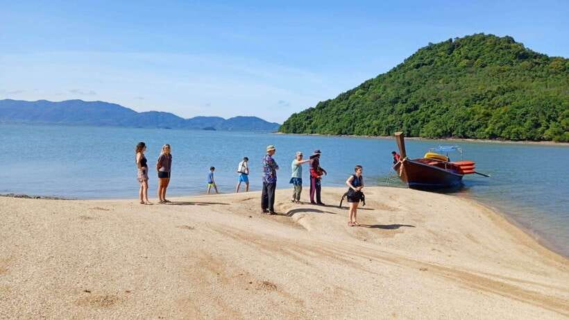 Ko Lanta: Ko Aung, Ko Phee Ghost Cave Island, Talabeng Kayak - Beach time, swimming, and lunch