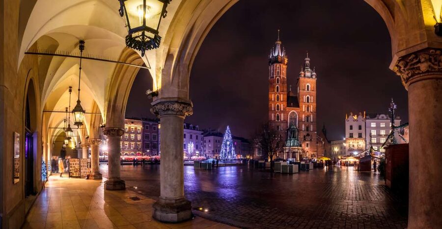 Krakow: Evening Walking Tour with Spooky Stories - Starting at Hotel Polski after sunset