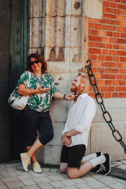 Krakow: Spooky Tales Guided Walking Tour - Cobblestones, alleys, and the executioner’s house