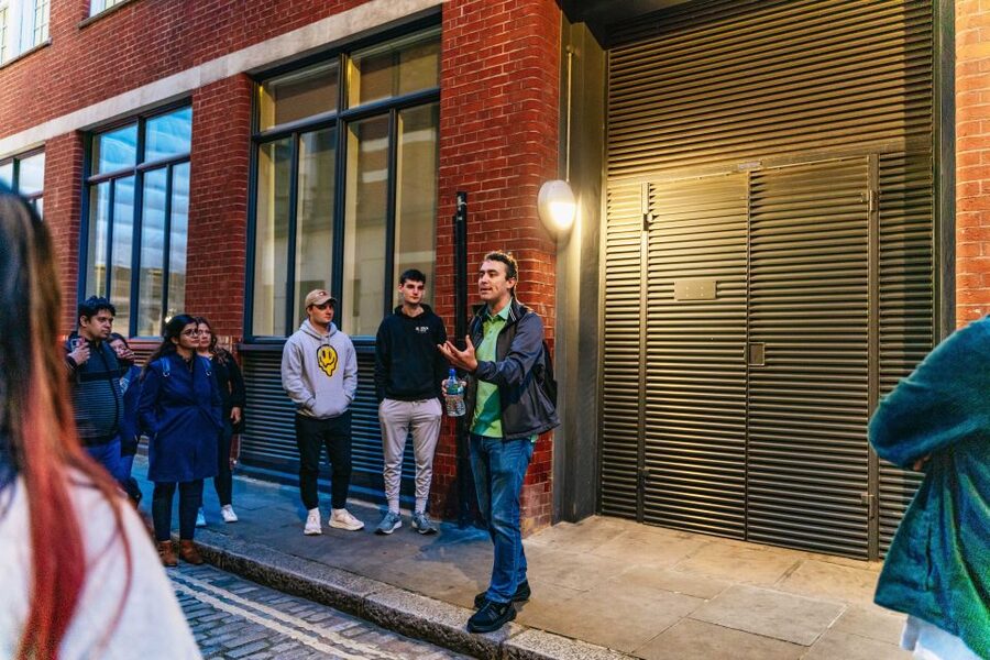 London: Ghastly Ghosts 2-Hour Walking Tour - Why this ghost walk works better than a standard sightseeing tour