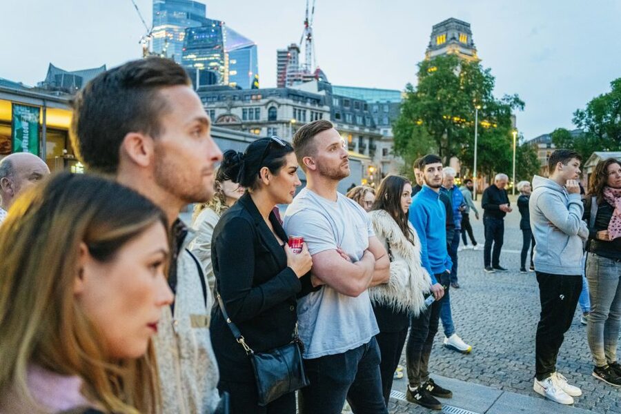 London: Ghost Walk and River Thames Boat Ride - Meeting the guide beside Green Park Station