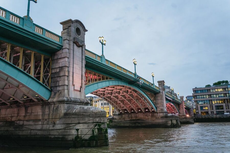 London: Ghost Walk and River Thames Boat Ride - Arriving at the Tower of London