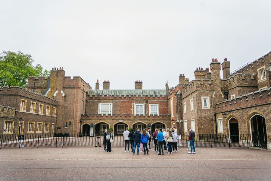 London: Ghost Walk and River Thames Boat Ride - What the guides do best