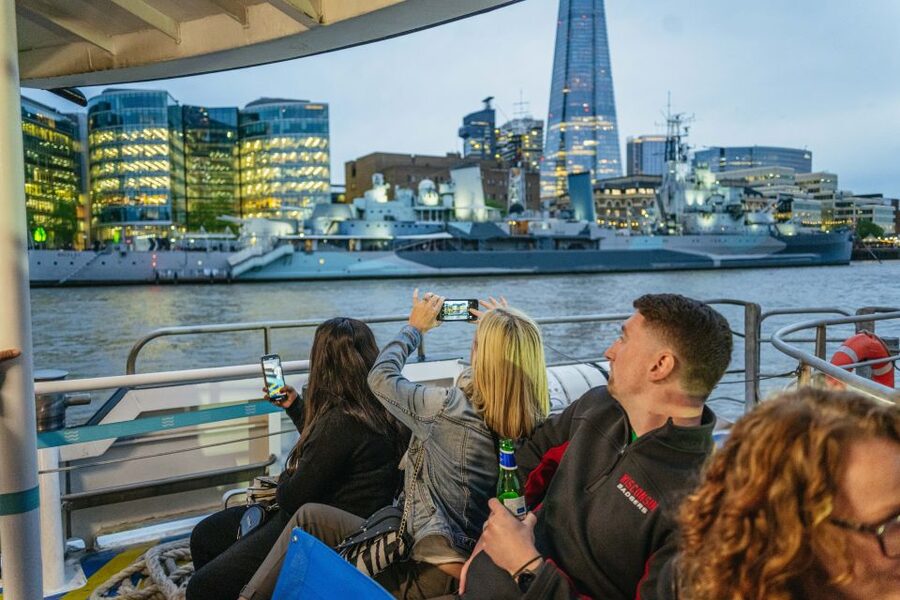 London: Ghost Walk and River Thames Boat Ride - Green Park and St James’s Palace: a royal setting with a grim twist