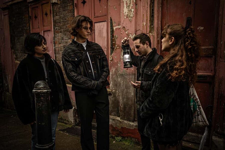 London: Interactive Jack the Ripper Night Walking Tour - Gunthorpe Street and the detective pack