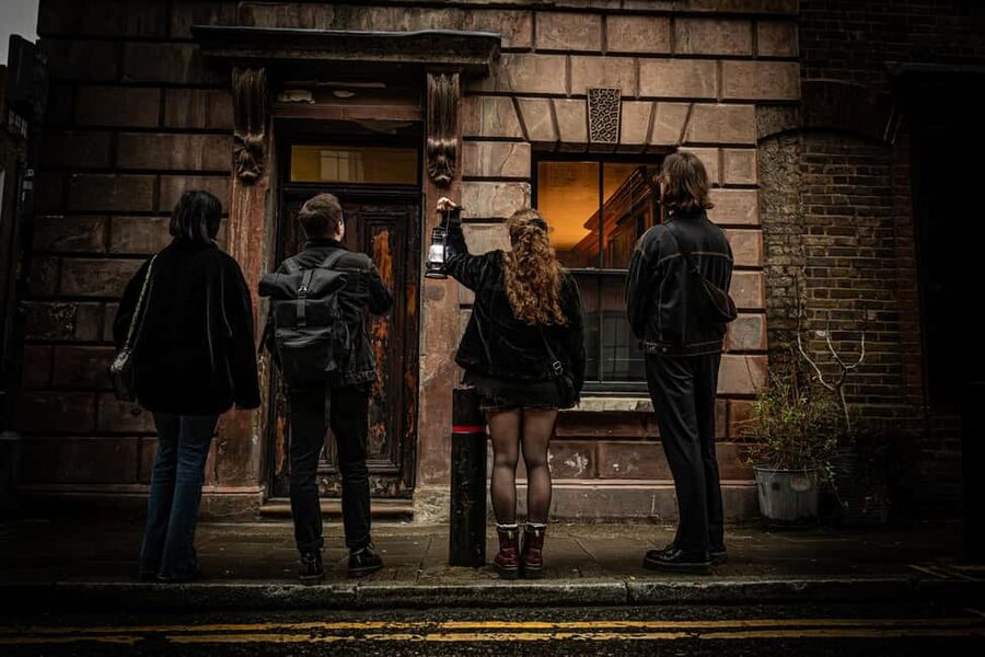 London: Interactive Jack the Ripper Night Walking Tour - Goulston Street and the evidence debate