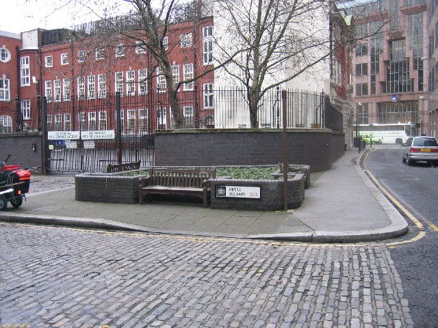 London: Jack the Ripper Evening Walking Tour - Why the Jack the Ripper story works best on foot