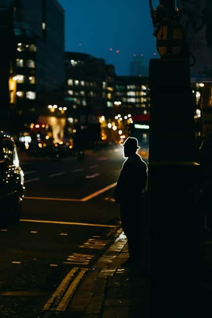 London: Jack the Ripper Tour and Underground Prison in Spanish - Mitre Square and the first murder story