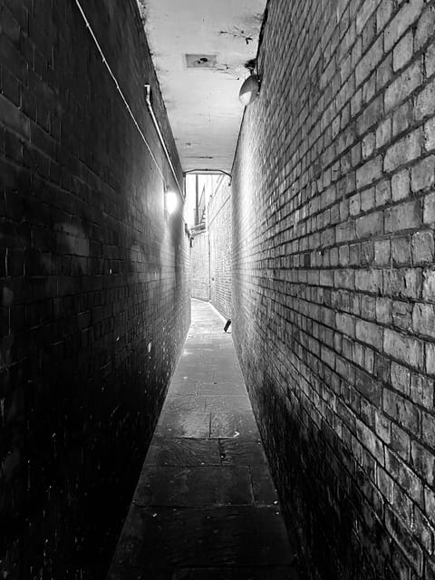 London: Jack the Ripper Tour and Underground Prison in Spanish - Liverpool Street Station and the short Tube transfer