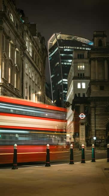 London: Jack the Ripper Tour and Underground Prison in Spanish - Little Britain and the darker side of medieval London