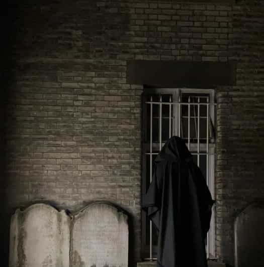 London: Jack the Ripper Tour and Underground Prison in Spanish - Ending at the Viaduct Tavern