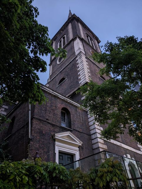 London: Jack the Ripper Tour in Spanish - Meeting Carmen at Whitechapel Gallery