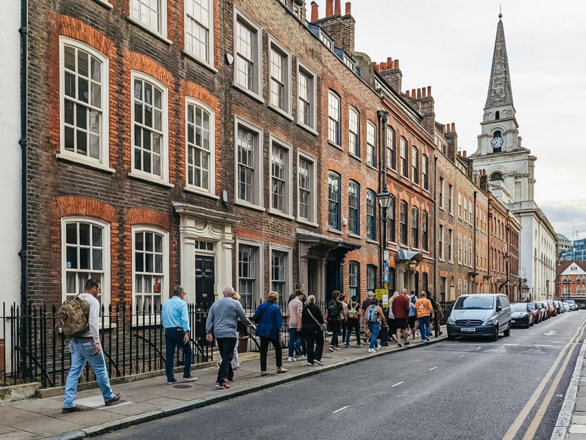 London: Jack the Ripper Tour with Immersive Ripper Vision - Guides who make the walk work