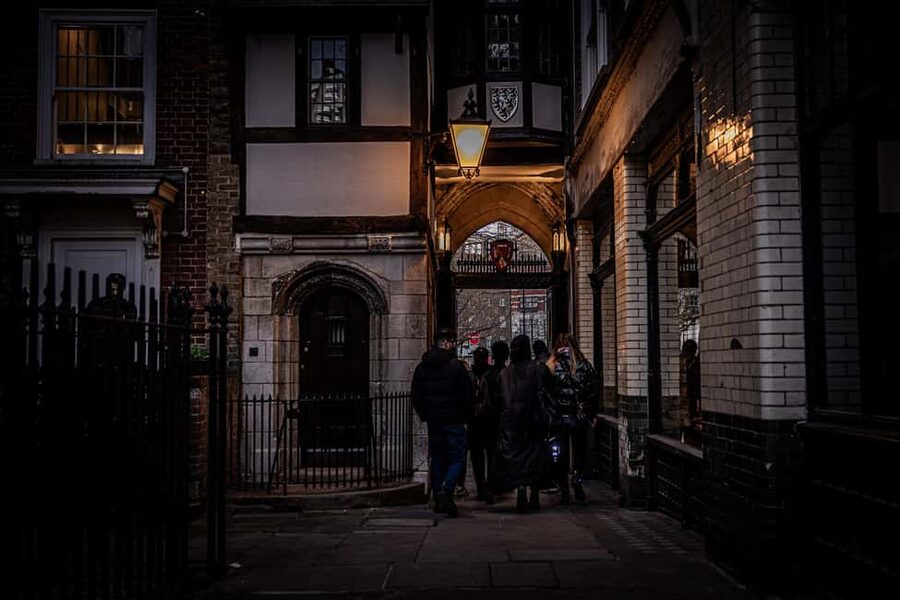 London Night Walking Tour: Ghosts & Haunting Legends - Smithfield Market and the city’s public deaths