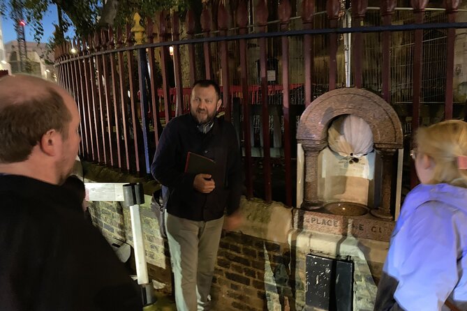 London's Ghosts & Gruesome Past Nighttime Walking Tour - Starting at Farringdon with a ghost story