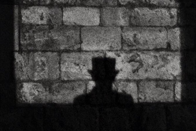 London's Ghosts & Gruesome Past Nighttime Walking Tour - Holy Sepulchre London and the business of body snatching