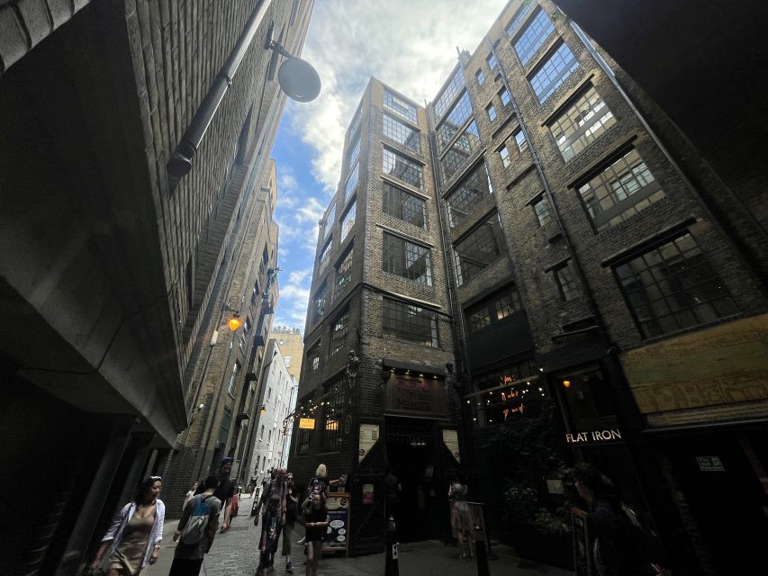 London: Witches and History Bankside Walking Tour - Borough Market and the working side of Bankside