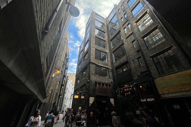 London Witches and History Walking Tour - Borough Market and the everyday side of old London