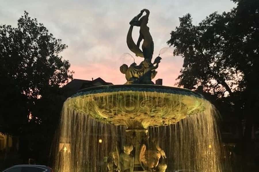 Louisville: Old Louisville Walking Ghost Tour - How the guides shape the evening