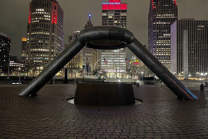 Macabre, Murder, & Mayhem in Motor City: Detroit Ghost Tour - Meeting the guide at 100 Temple Street
