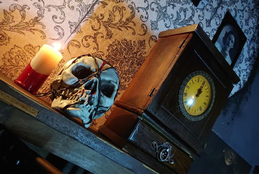 Madrid: Scary Escape Room "The Haunted Box" - The 15-minute briefing: Setting the rules of the house