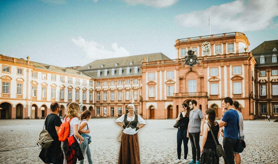 Mannheim, guided costume tour: Hangmen, Witches, Huguenots - Key points at a glance