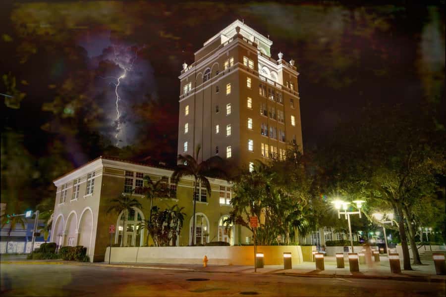 Miami: Haunts of South Beach Ghost Walking Tour - Lummus Park: a familiar place with a darker past