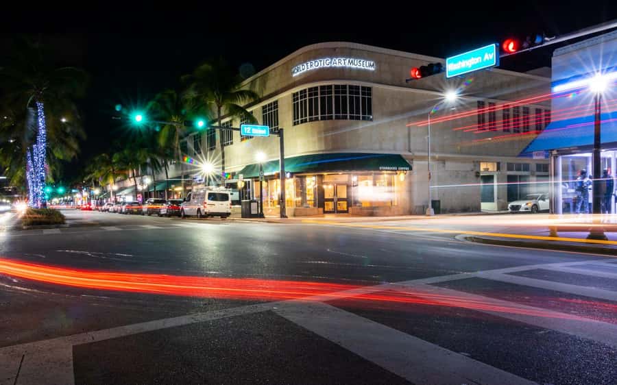 Miami: Haunts of South Beach Ghost Walking Tour - Casa Casuarina and Miami’s most famous haunted address