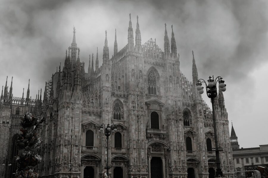 Milan: Ghosts, Mysteries, and Secrets Guided Walking Tour - The first secret stops and Milan’s overlooked corners