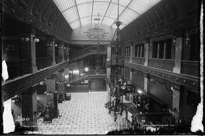Milwaukee Downtown Ghost Tour - The Shadow of City Hall - Newsroom Pub and the strange figure of Anubis