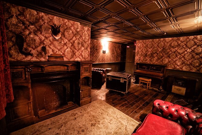 moviESCAPE Stockport Haunted House II Demon's Curse Escape Room - Darkness, flashing lights, and the age rules