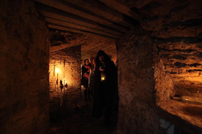 Multi-Sensory Haunted Underground Vaults Tour in Edinburgh - How the guides shape the experience