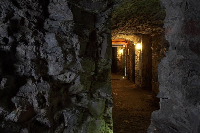 Multi-Sensory Night Walking Tour with Haunted Vaults in Edinburgh - History, hauntings, or pure theater?