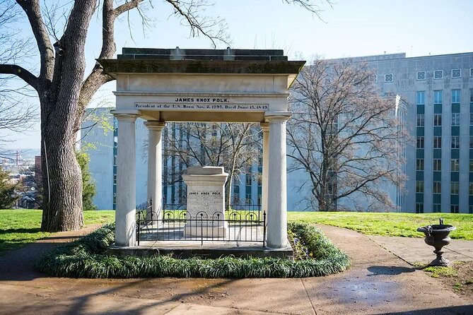 "Murder in Music City" Night-Time Ghost Walking Tour of Nashville - Guide style can make or break the night