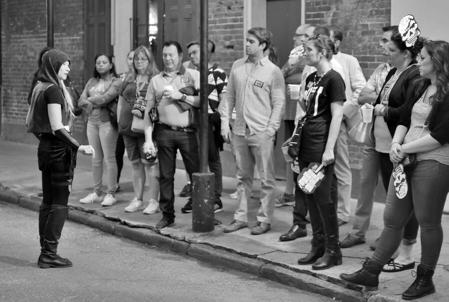 New Orleans: 5 in 1 Ghost & Mystery Evening Tour - The haunted tavern stop and the role of atmosphere