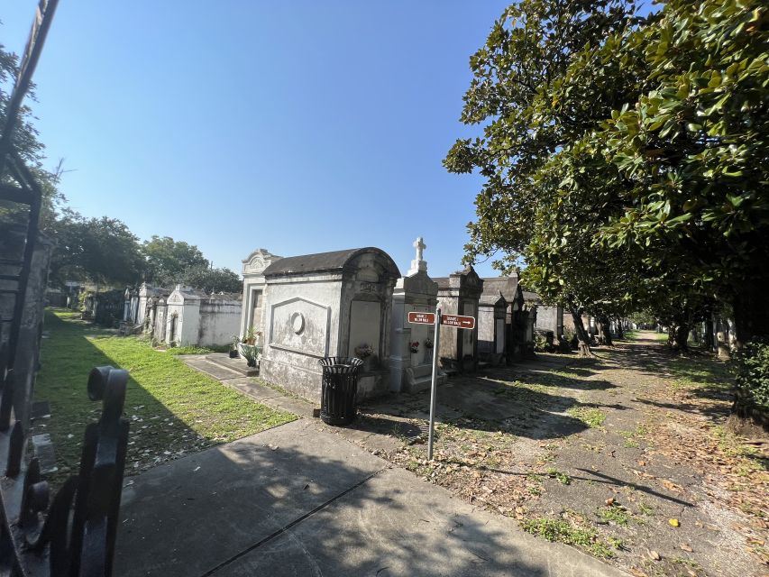 New Orleans : Best of Ghost & Voodoo Experience Walking Tour - Practical advice for making the most of it