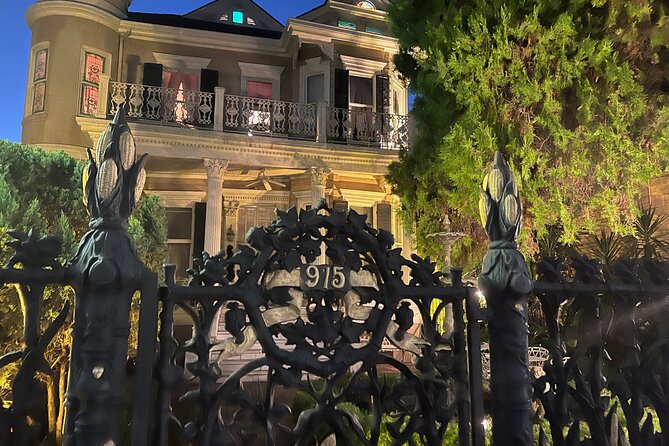 New Orleans : Best of Ghost & Voodoo Experience Walking Tour - Haunted houses, ghosts, and the French Quarter’s darker side