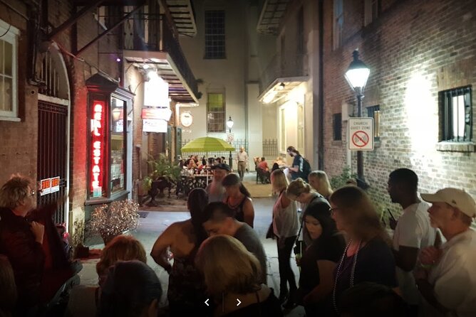 New Orleans' Finest Haunted Pub Tour - Why the guide can make or break the evening