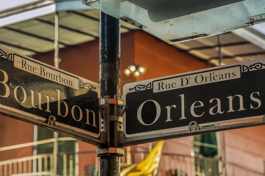 New Orleans: French Quarter Ghost and Legends Walking Tour - The haunted bar stop