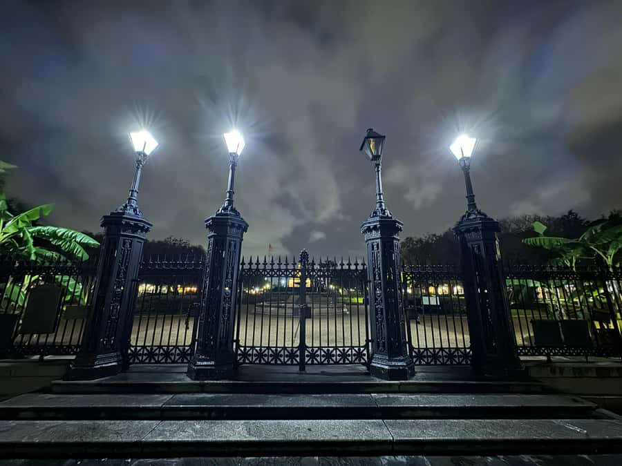 New Orleans: French Quarter Ghosts Haunted Walking Tour - Guide quality matters more than special effects