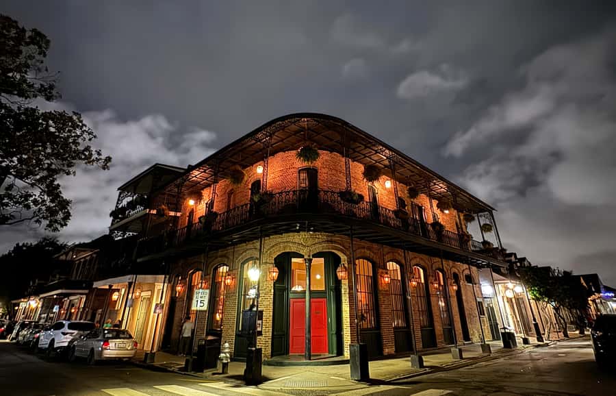 New Orleans: French Quarter Ghosts Haunted Walking Tour - Meeting at Jackson Square with the executioner’s ghost