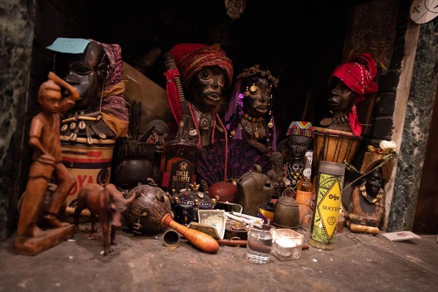 New Orleans: French Quarter, Witches, Voodoo, & Ghost Tour - Entering a Real Witches’ Temple